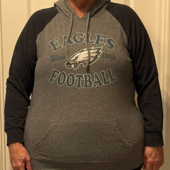 NFL Team Apparel Women’s Philadelphia Eagles Raglan Hoodie - Picture 8 of 9